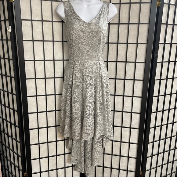 Bery love, ladies floral lace dress size medium - Picture 2 of 9